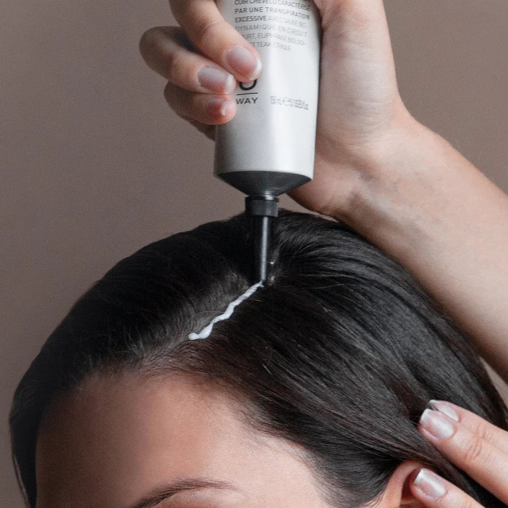 Oway Hydro-Balance Scalp Gel applied directly to the dry scalp using the applicator nozzle